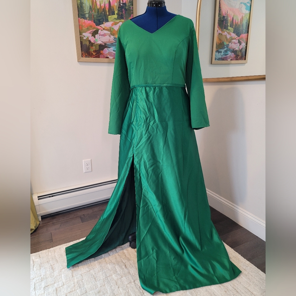 NWOT Elegant Green Long Sleeve Dress Size 26